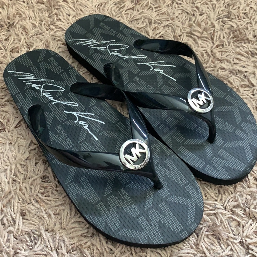 Michael kids flip flops size 8 black